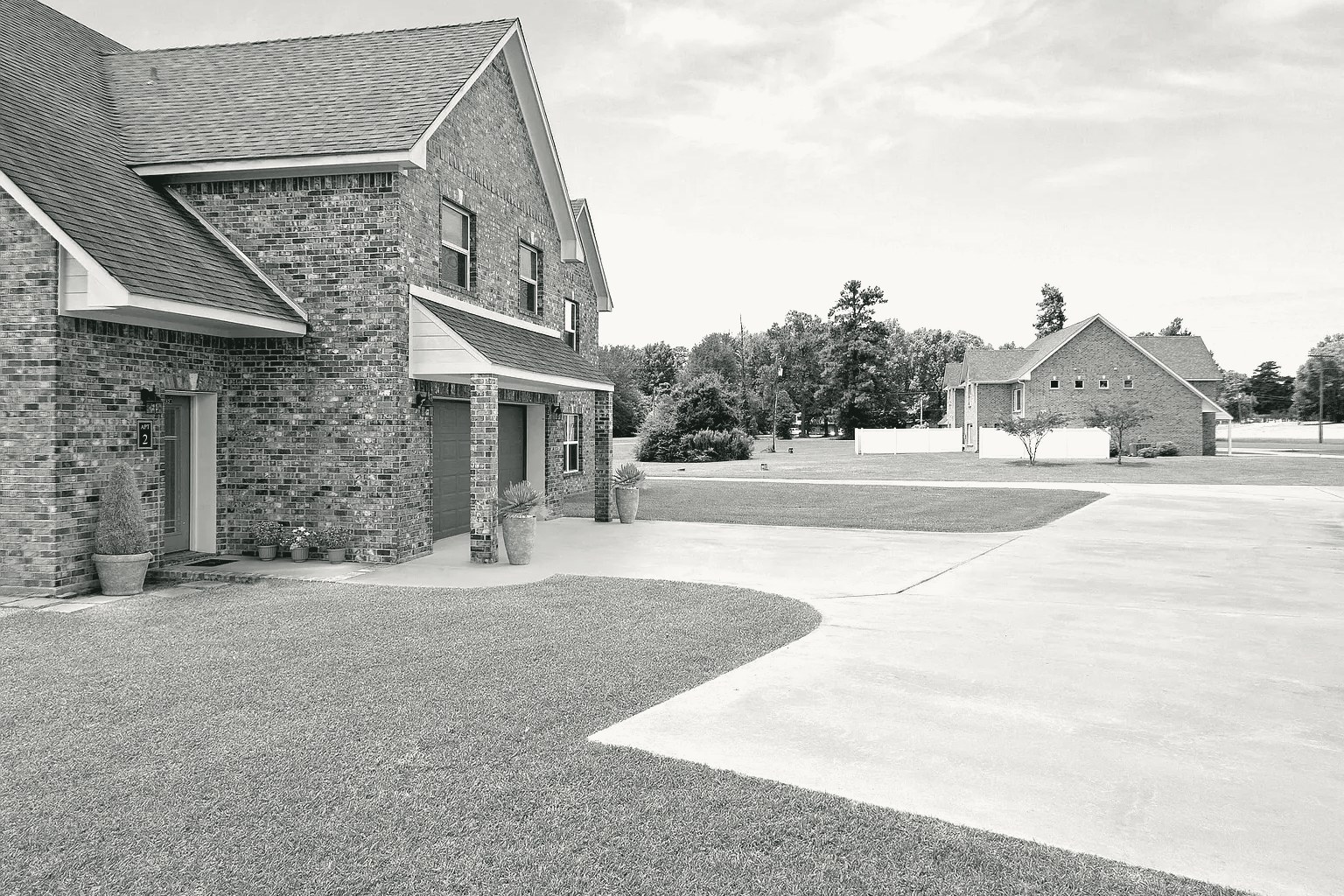 Side elevation and drive